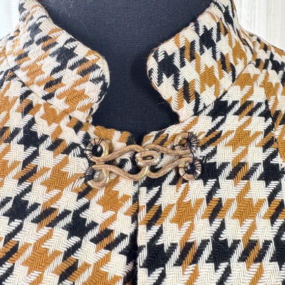 Vintage 80s fall cape, mustard, cream black houndstooth, slit sleeves, O/S to XL - Picture 11 of 16